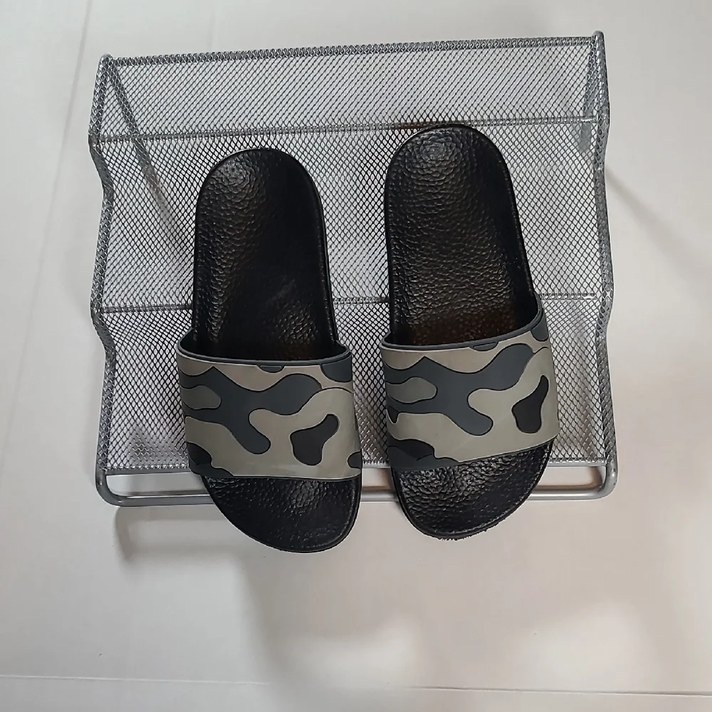 Kids Boys Camouflage Slide Sandals EUC Size 11-12
